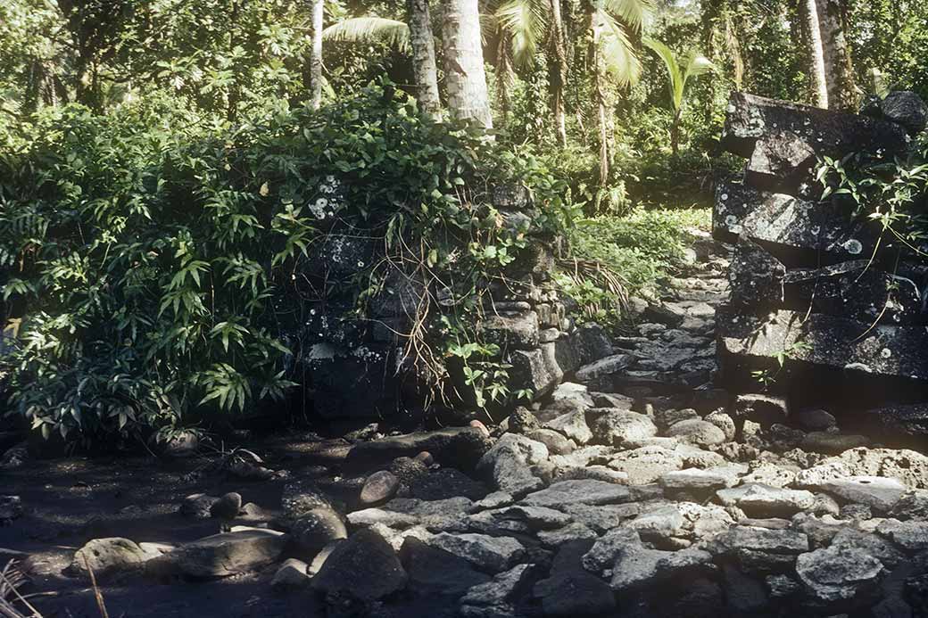 Canal in Leluh