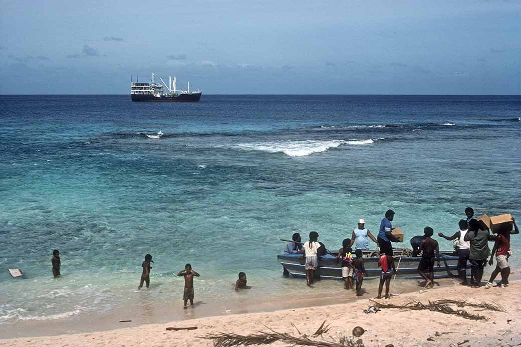 Offloading the sloop, Onoun