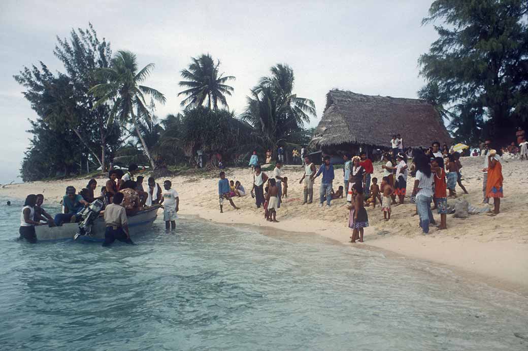 Passengers on the sloop, Onoun