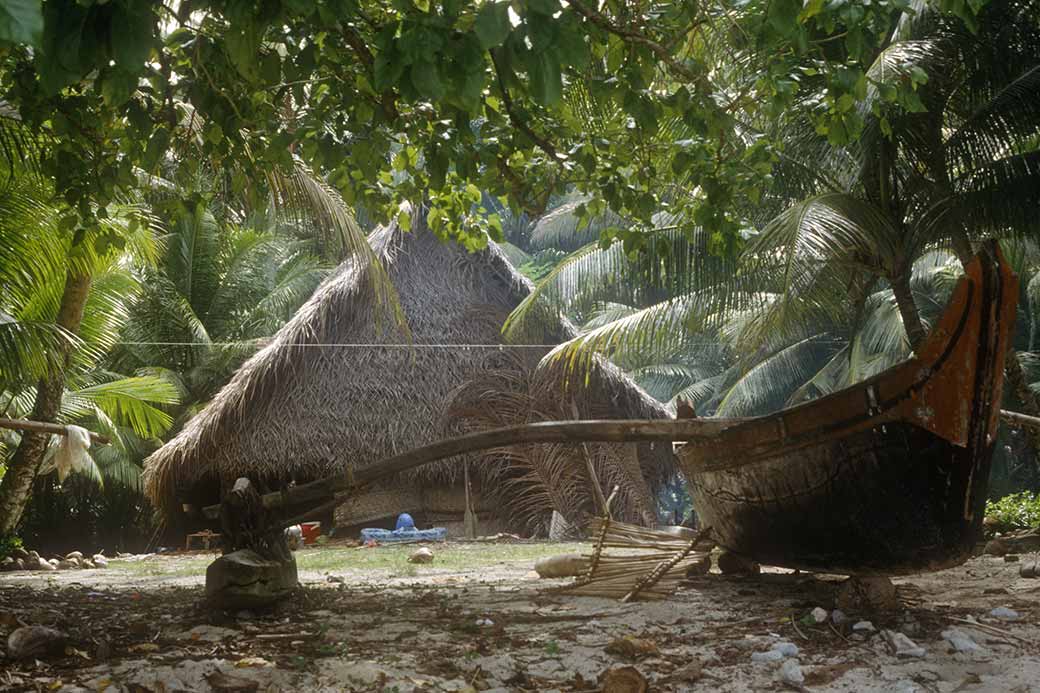 Canoe and canoe house