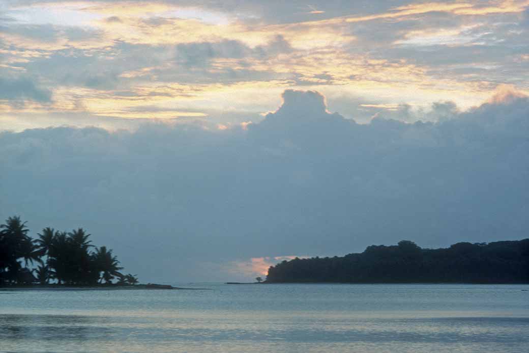 Pulowat lagoon from Relong