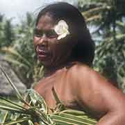 Woman carrying basket, Onoun