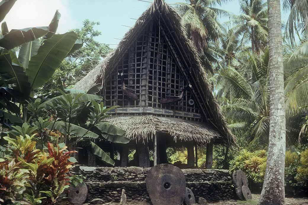 Traditional men's house (“faeluw”)  in Gagil