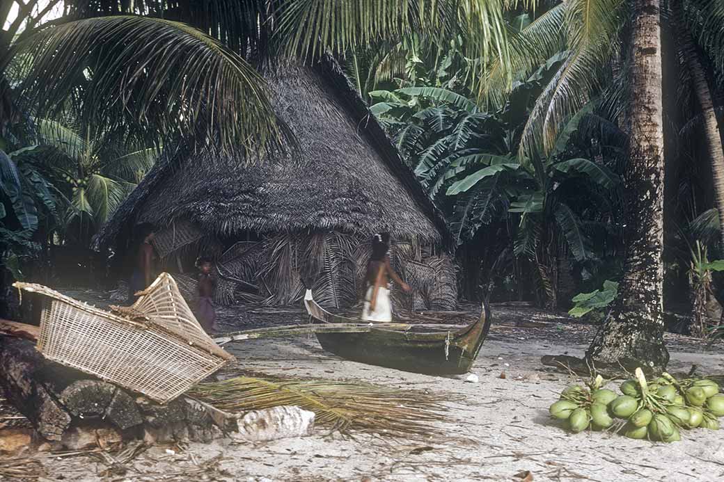 House and crab traps, Lamotrek