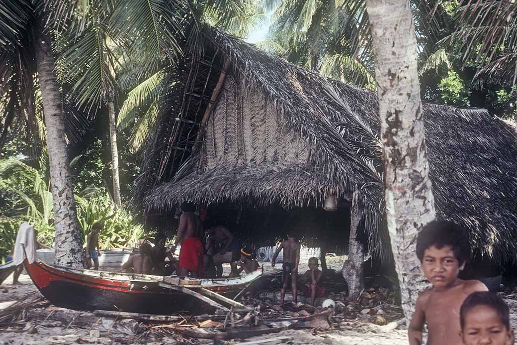 Canoe house, Fais island