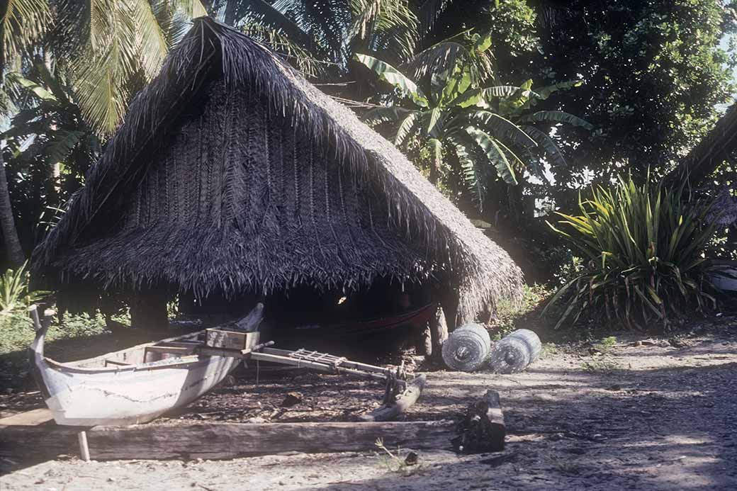 Canoe house, Fais island