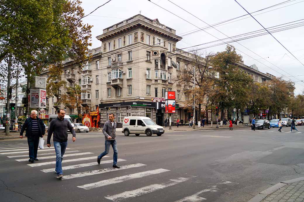 Pedestrian crossing, Chișinău