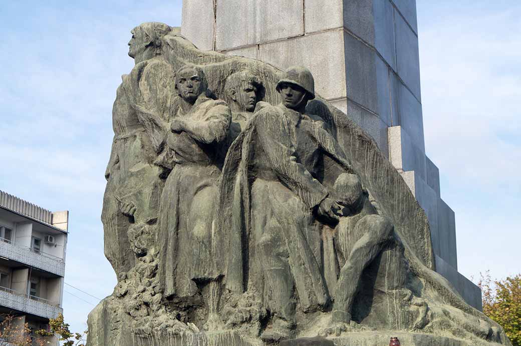 Heroes-Komsomol monument, Chișinău