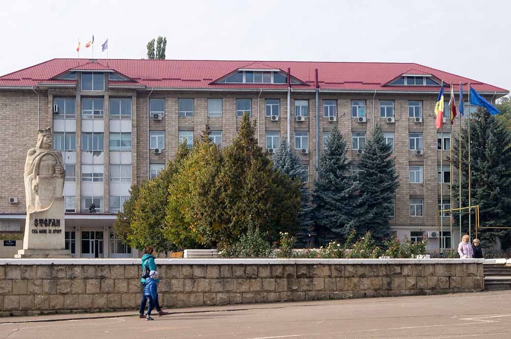 Ştefan cel Mare statue, Soroca