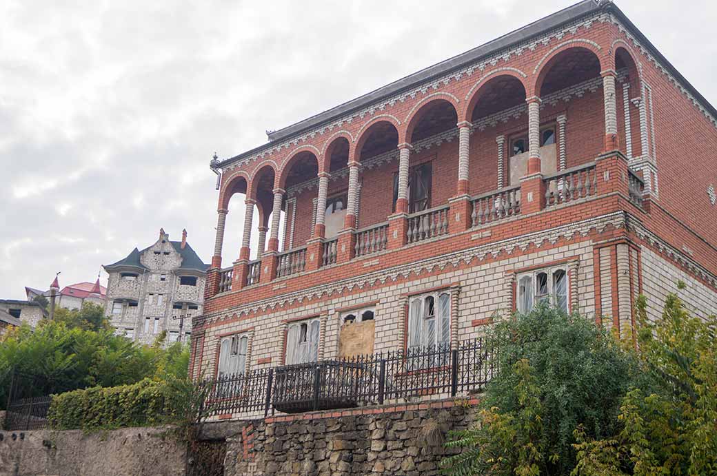 Palatial Roma house, Soroca