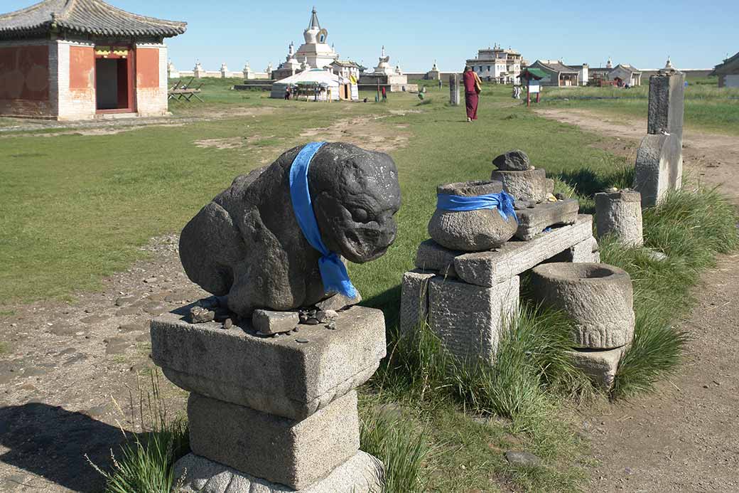 Sculptures with “khadag”