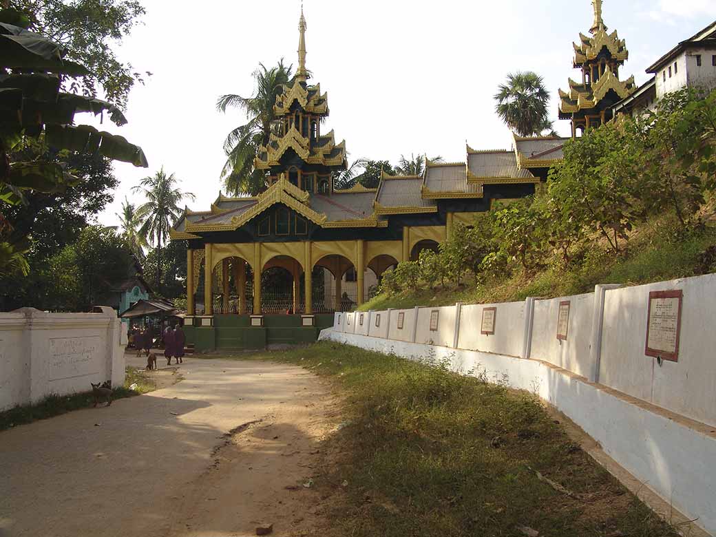 Shwemawdaw Paya zedi