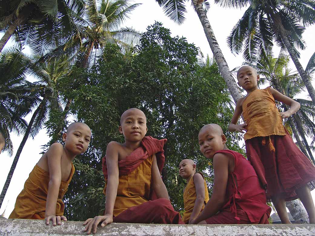 Young monks, Hpa-an