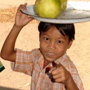 Selling pomelo fruit