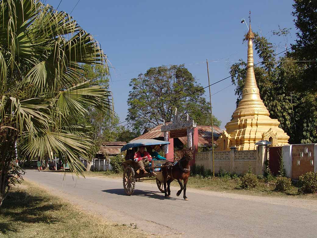 Nyaungshwe street.