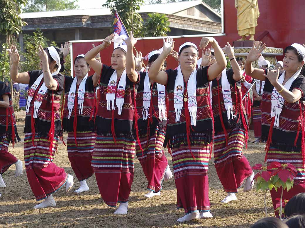 Karen women dance