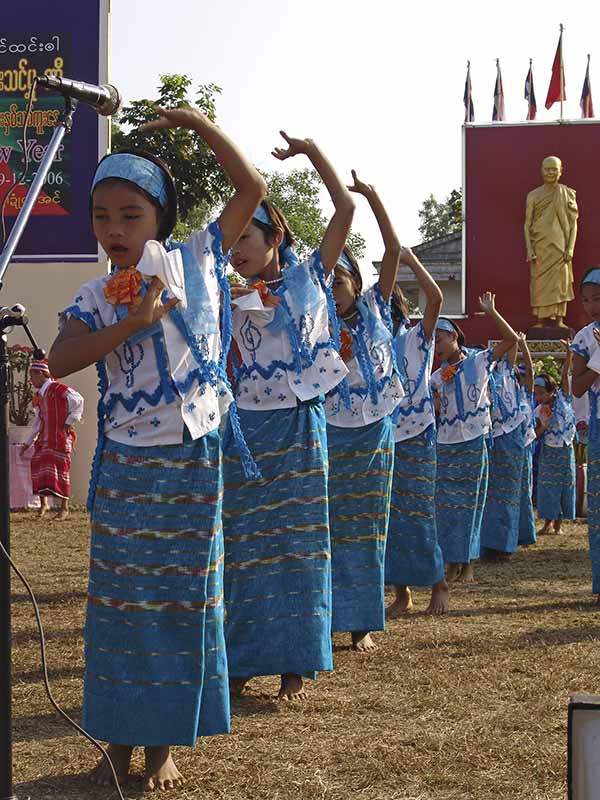 Karen girl dancers