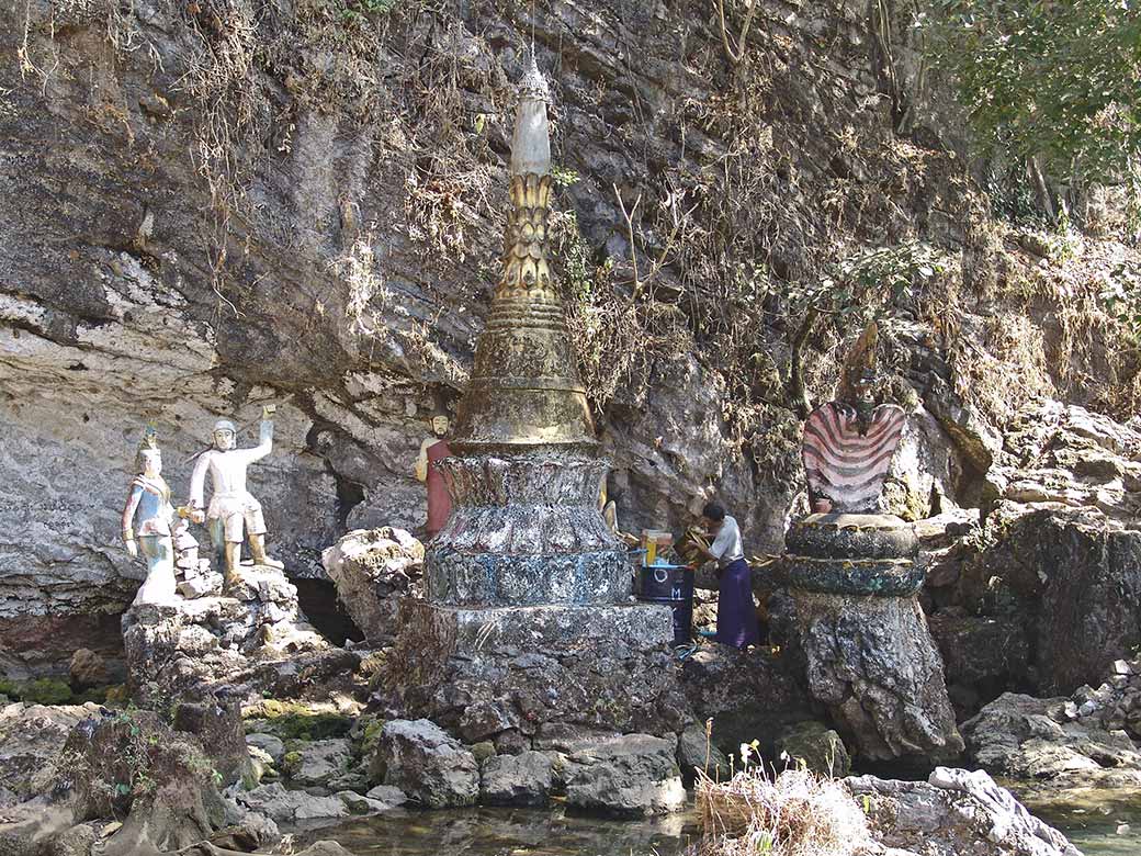 Stupa, Lumbini Gardens