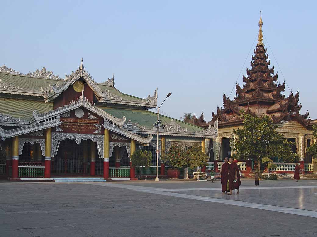 Shrine buildings