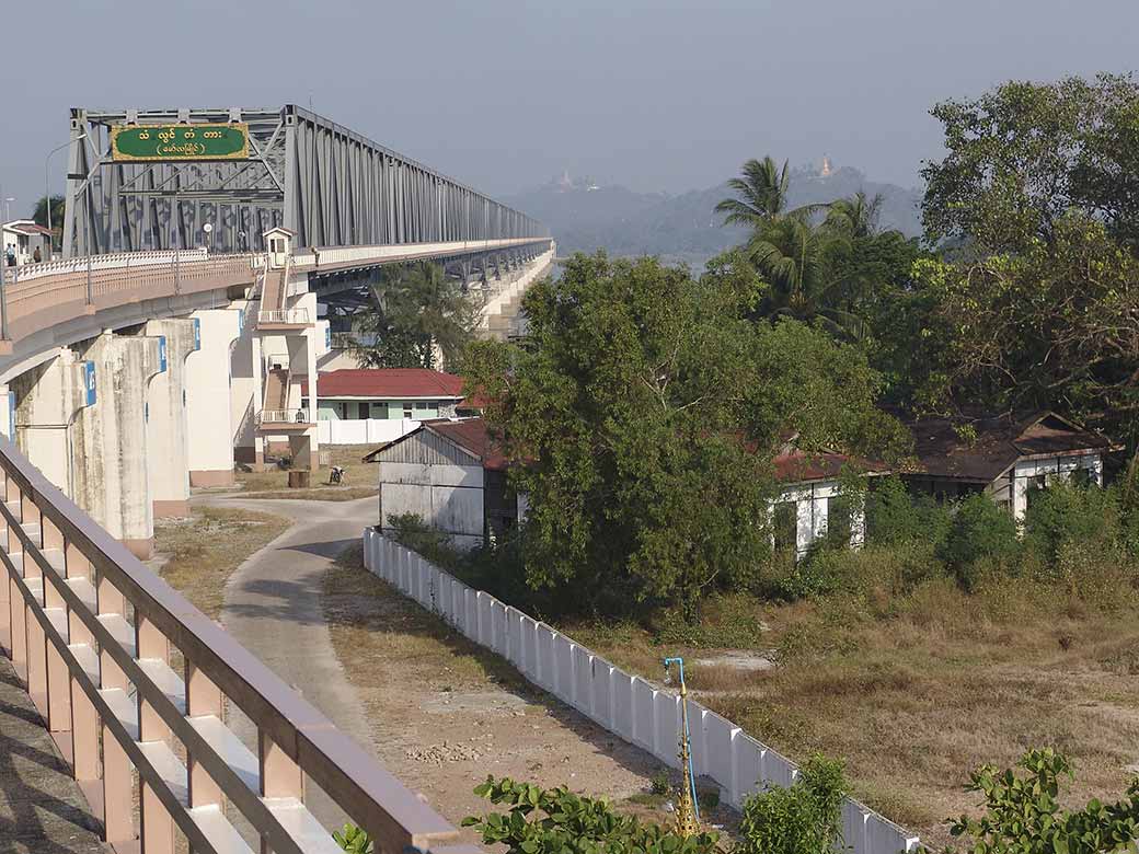 Thanlwin river bridge