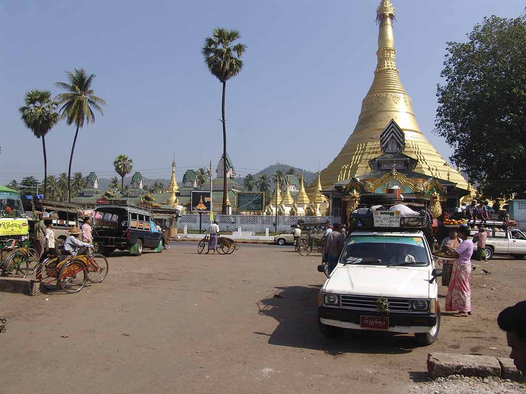 Bus station, Thaton