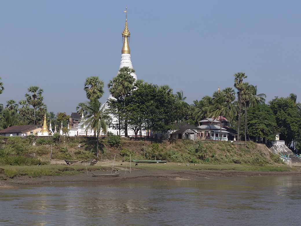 Stupa on the Thanlwin