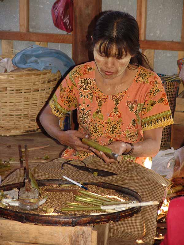 Rolling a cheroot