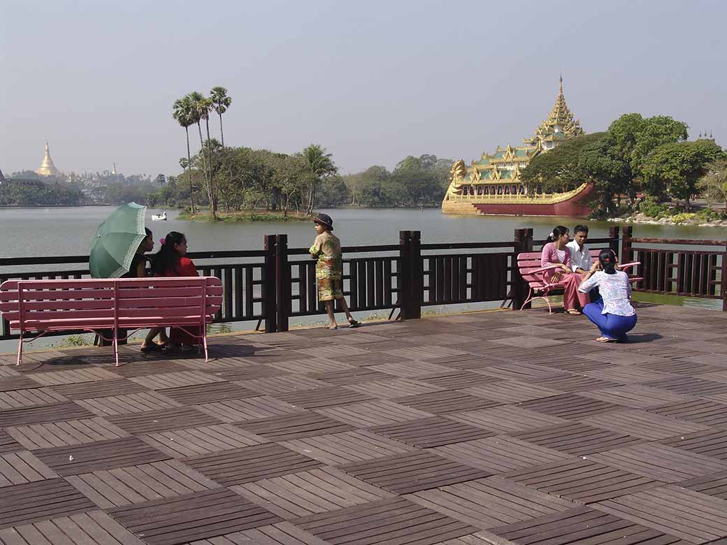 Kandawgyi Lake