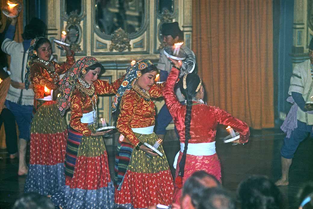 Arati (Aarti) dance