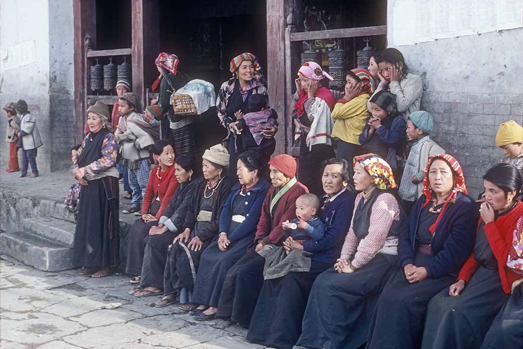 Women and children, Tarke Ghyang