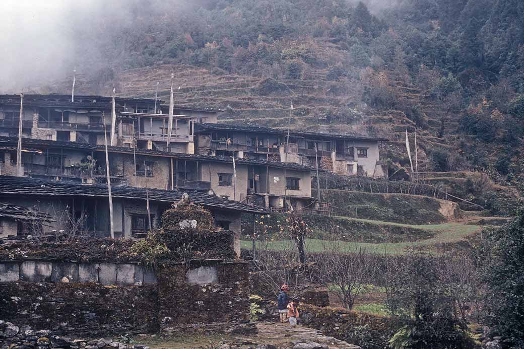 Tarke Ghyang. morning fog