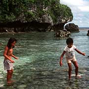 On the reef, Avatele