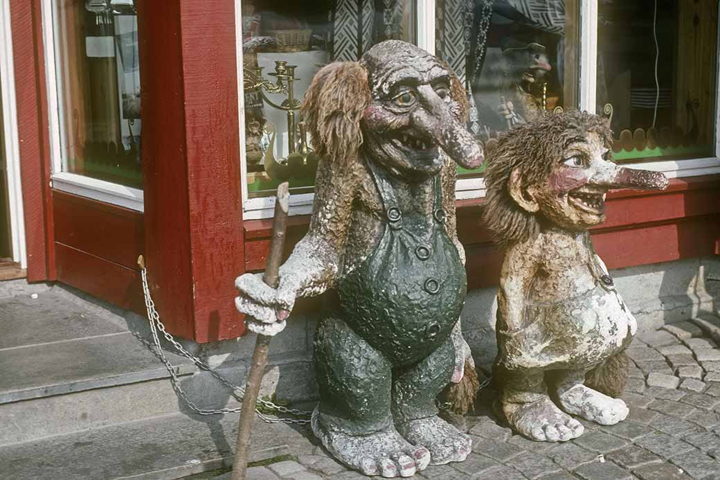 Two trolls, Bryggen