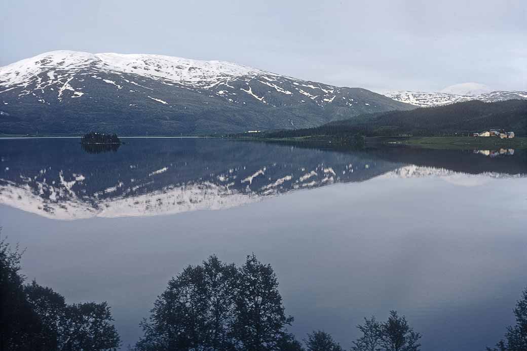 Fustvatnet lake