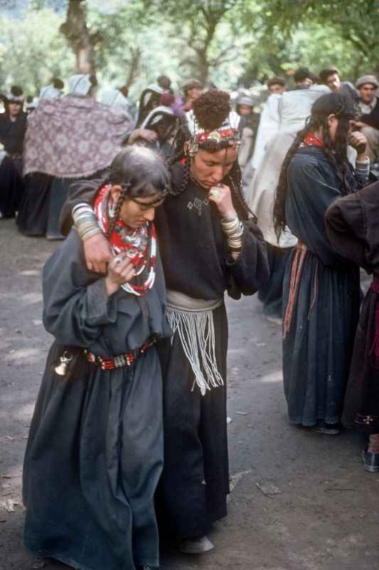 Kalash girls dancing