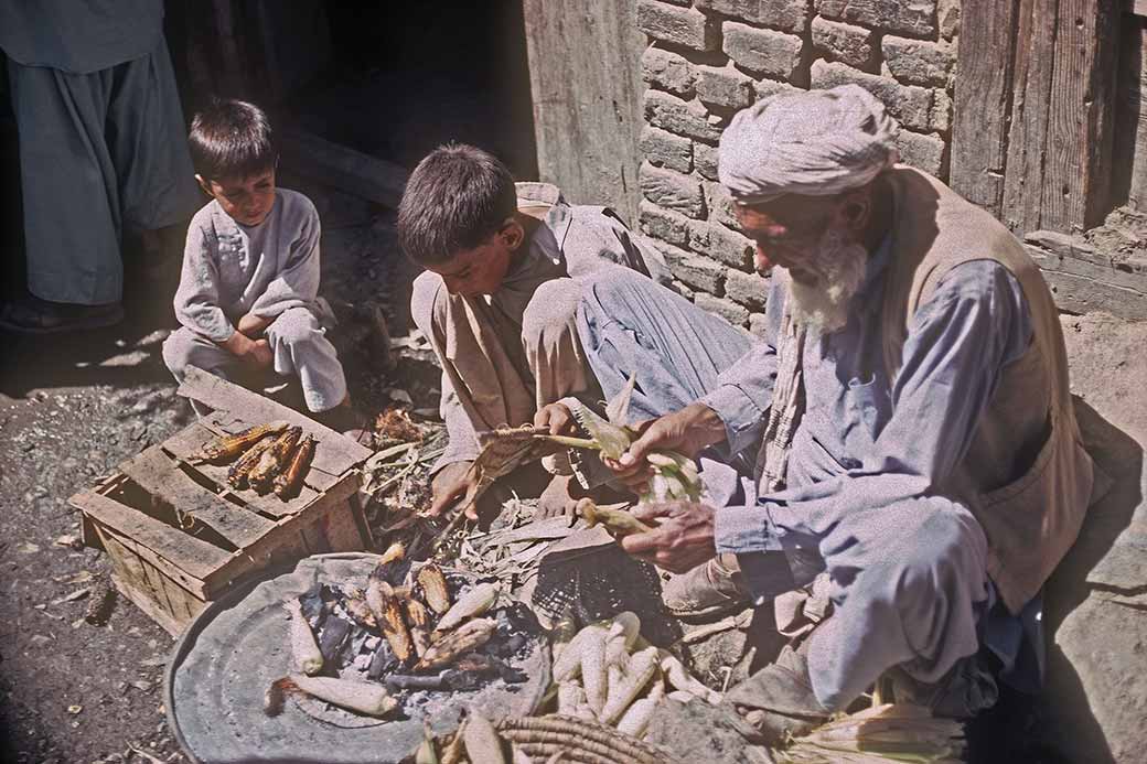 Roasting maize cobs