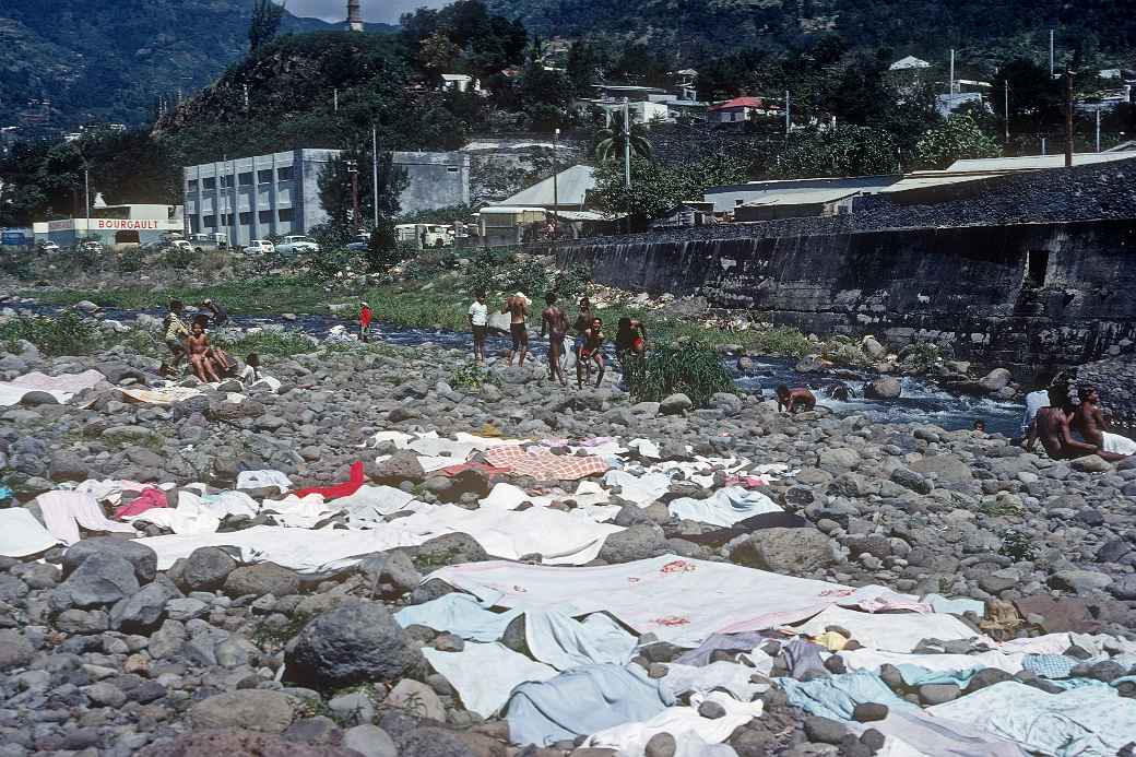 Drying laundry, Saint-Denis