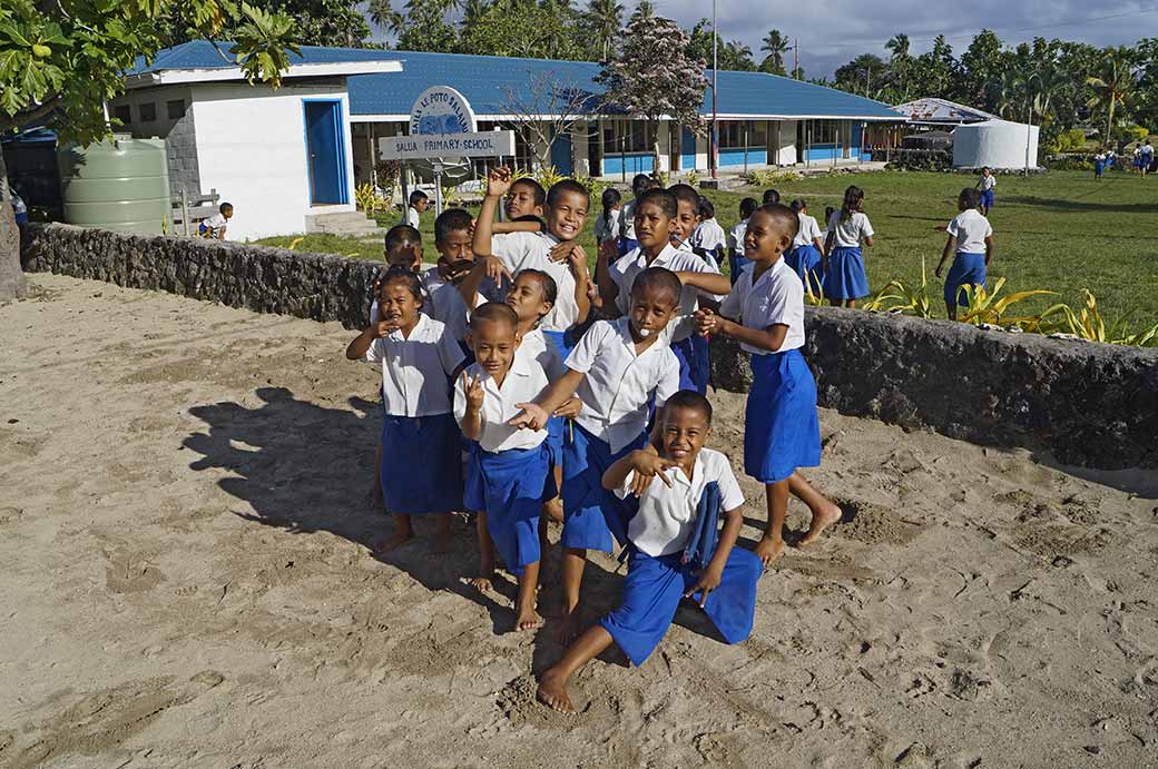 Salua school children