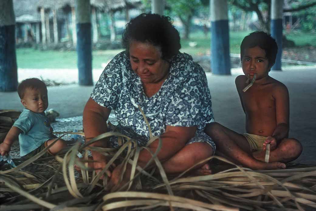 Weaving a mat