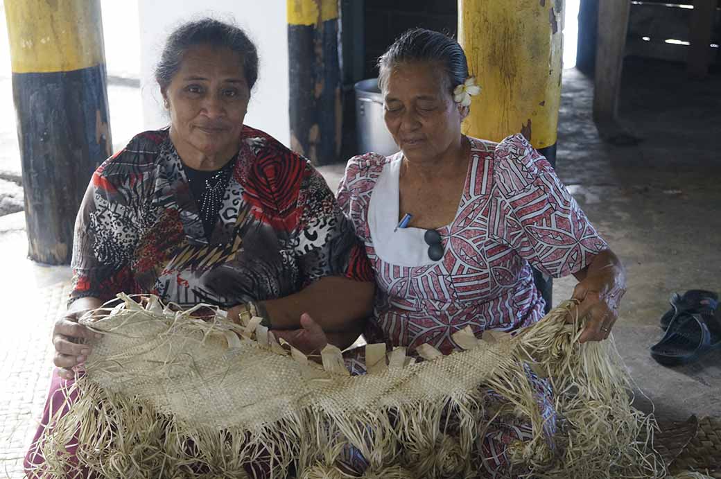 Weaving a “fine mat”