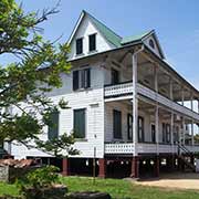 Wooden guesthouse, Totness