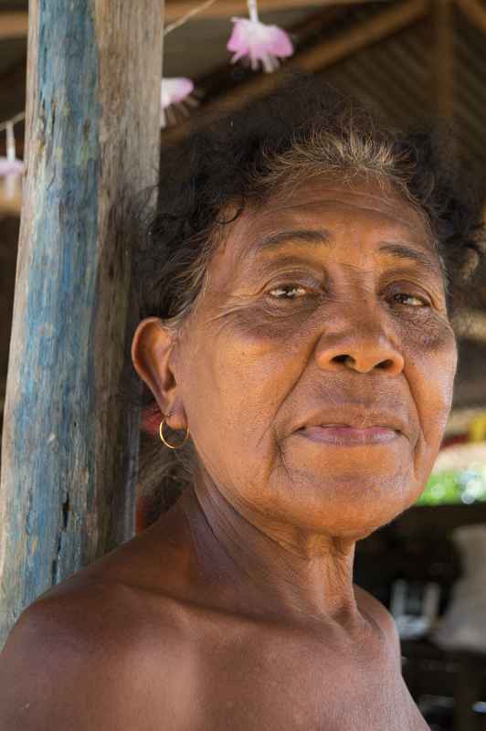 Amerindian woman, Bigiston