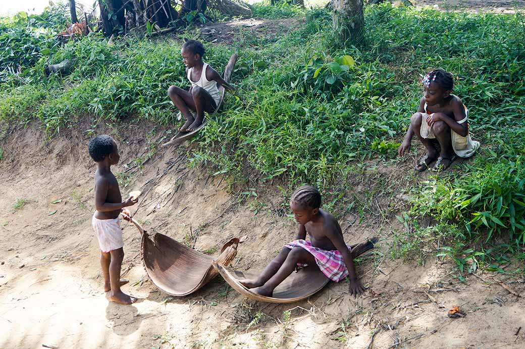 Children playing, Malinka