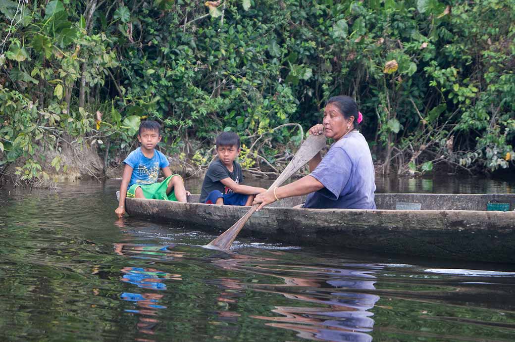 Mother and sons on the Tapahony