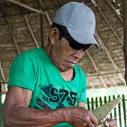 Kirije demonstrating weaving, Palumeu