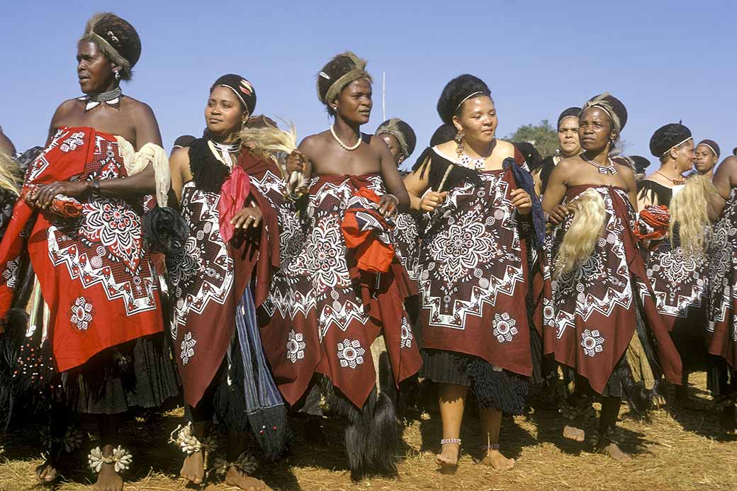 “Bomake” dancing