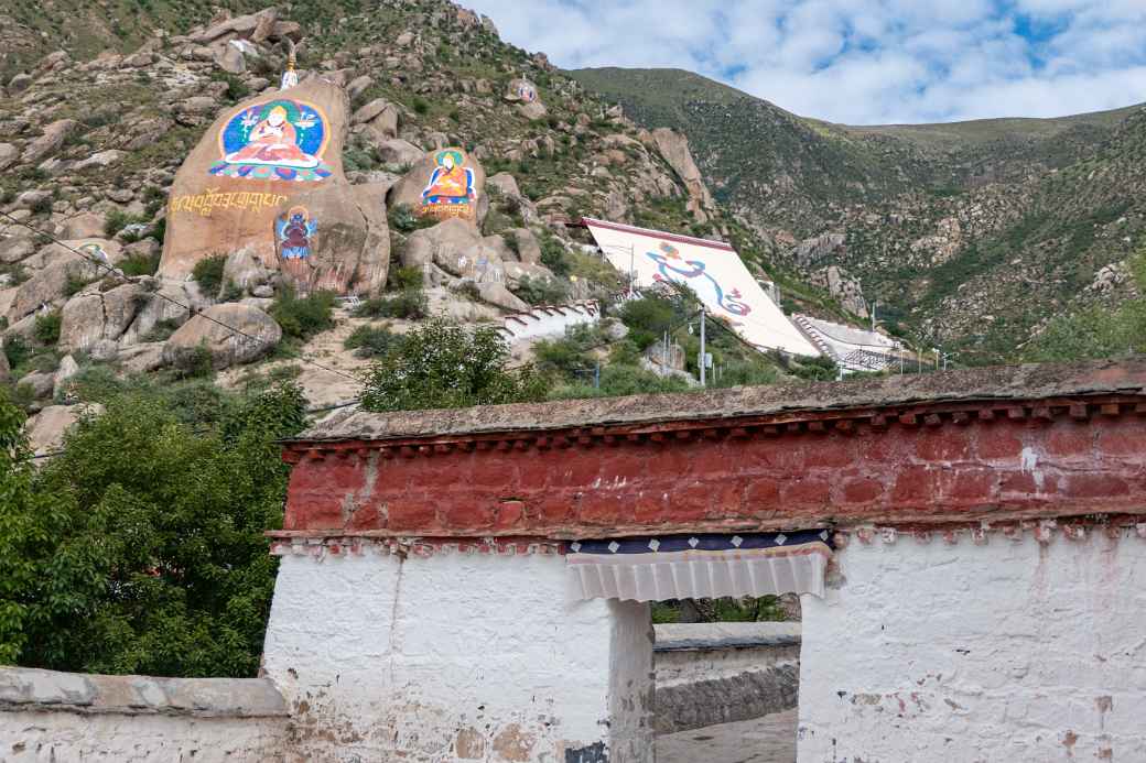 Rock paintings, Drepung Monastery