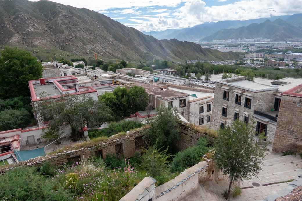 Overview, Drepung Monastery