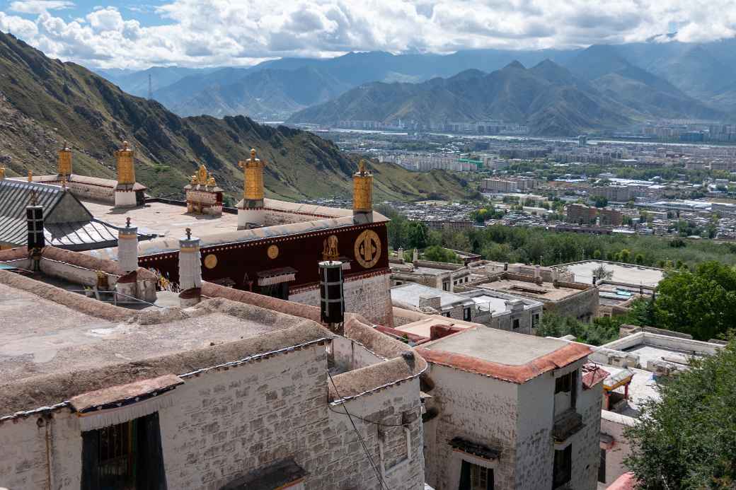 Overview, Drepung Monastery