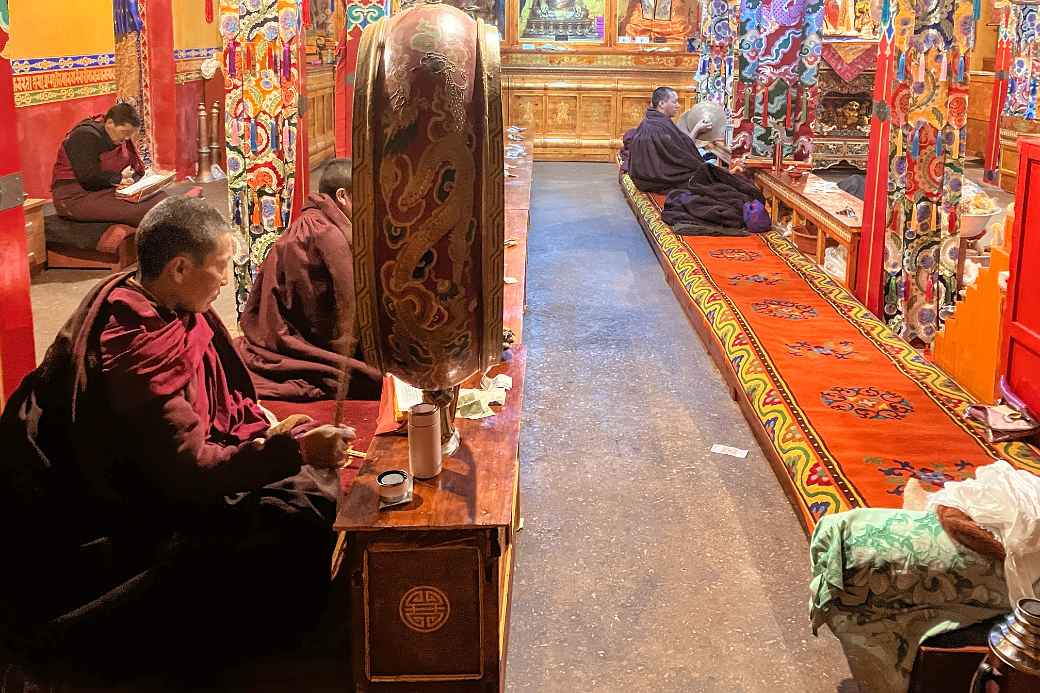 Morning prayers, Rongbuk Monastery